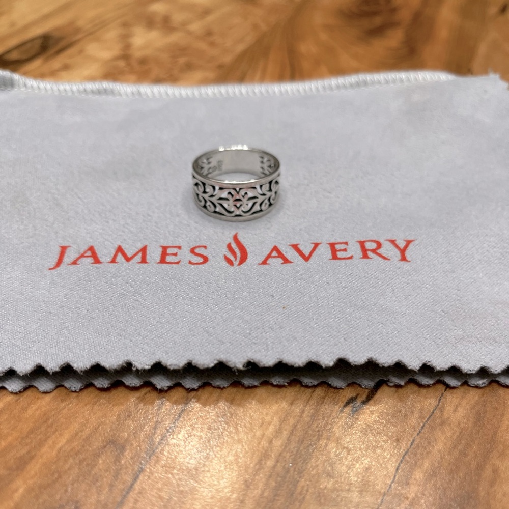 James Avery - retired scrolled open heart band